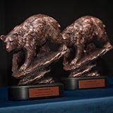 尊敬的校友 Bear Award