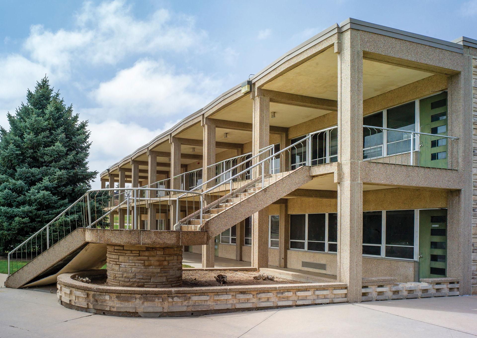 Bishop-Lehr Hall, the proposed site for UNC’s new College of Osteopathic Medicine 建筑.